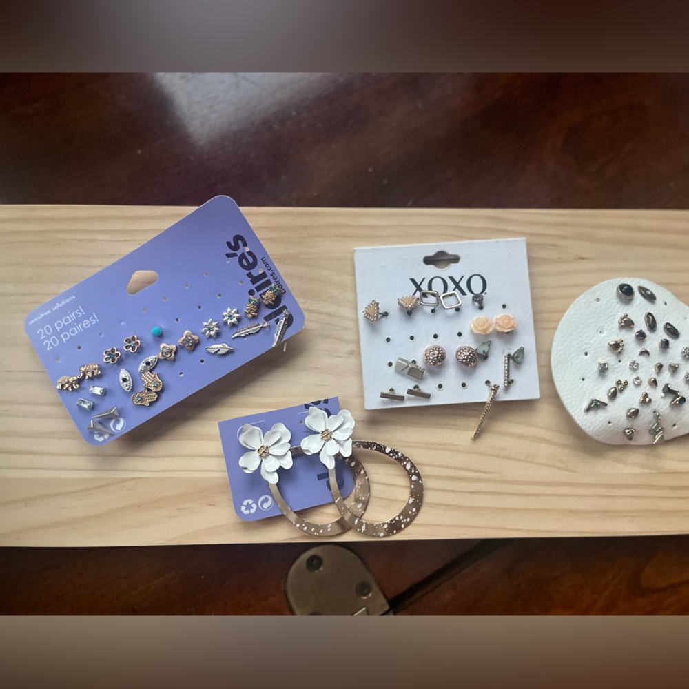 XOXO. Claire’s . Free people Gold and Silver Earring Set